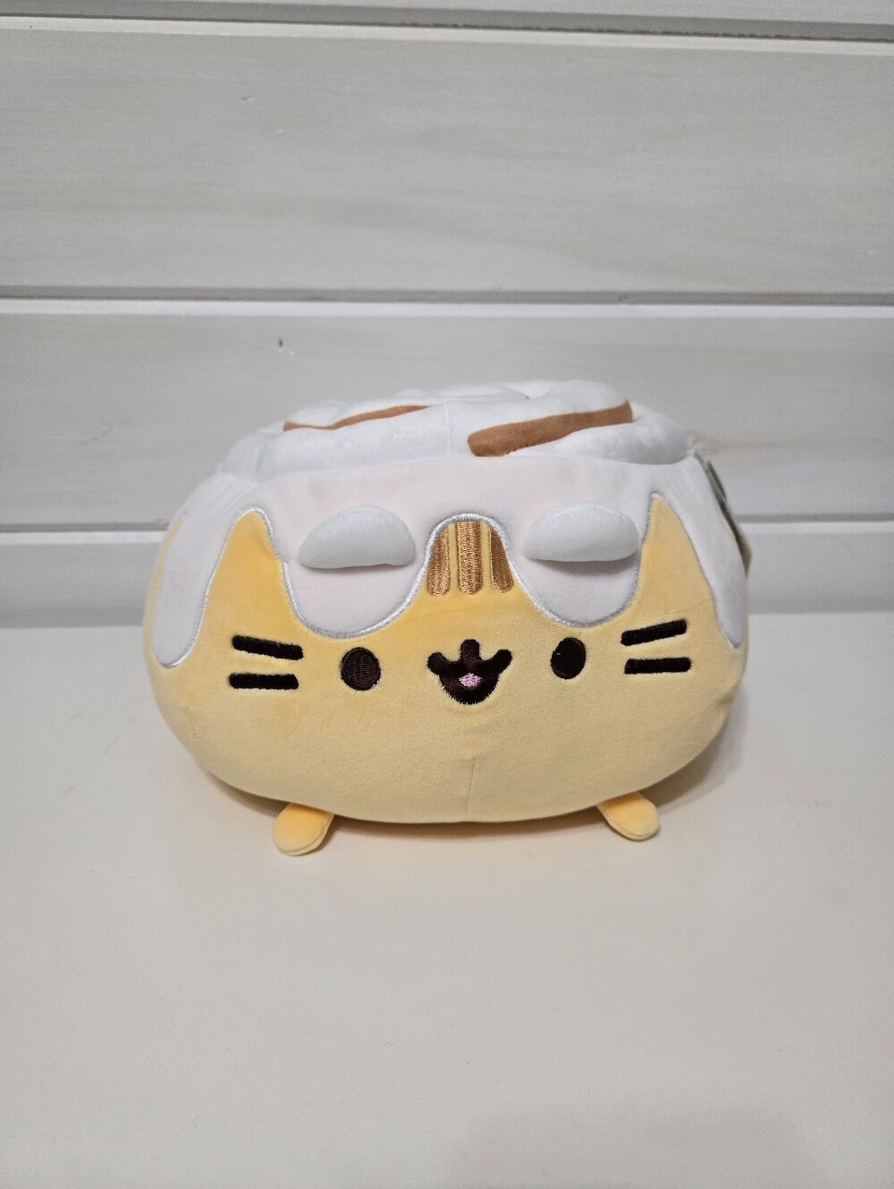 Pusheen Catfe Cinnamon Roll Squisheen - NWT